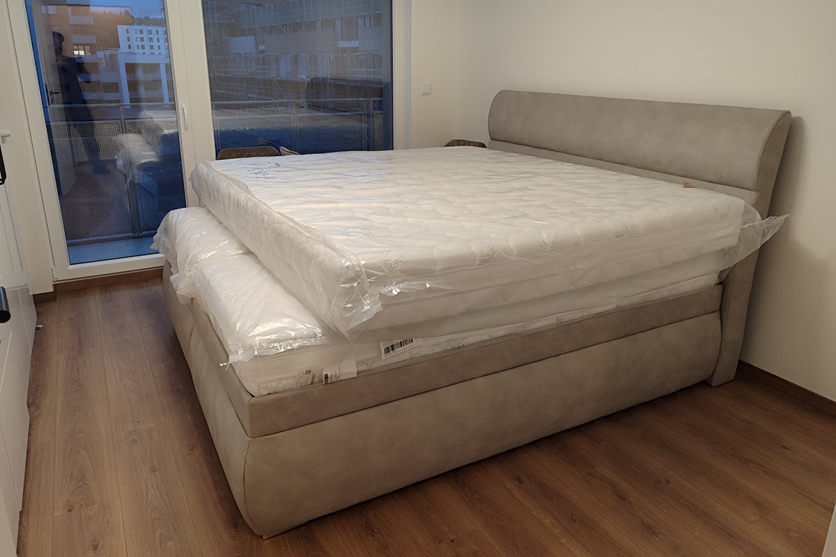 Montáž postele a skříně
